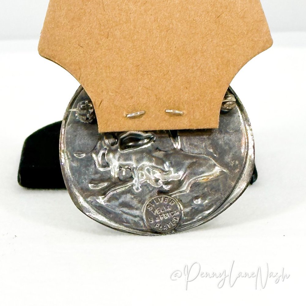 Vintage Lion & Tiger Family Coin Silver Metal Pin Brooch - Picture 2 of 3